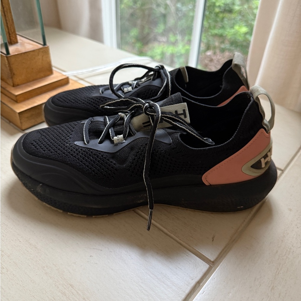 HOFF Women's Black and Pink Sneakers